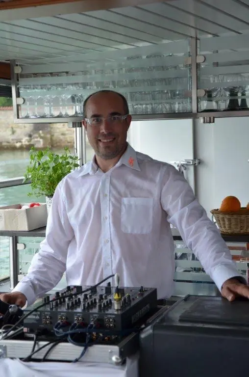DJ am Mischpult