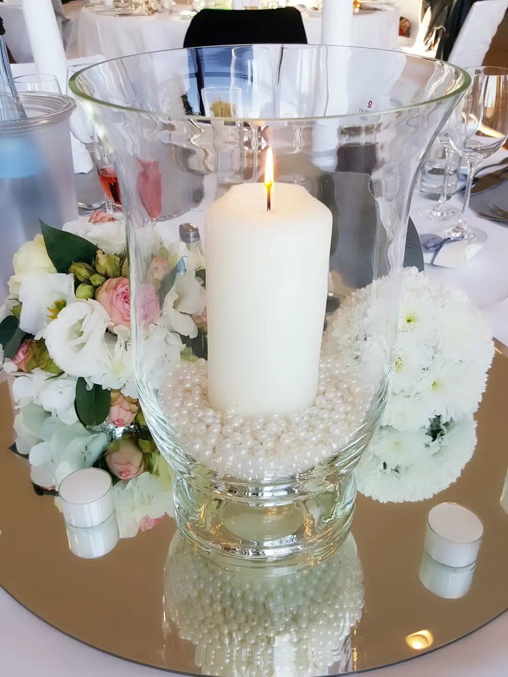 Kerzenschmuck mit Blumen